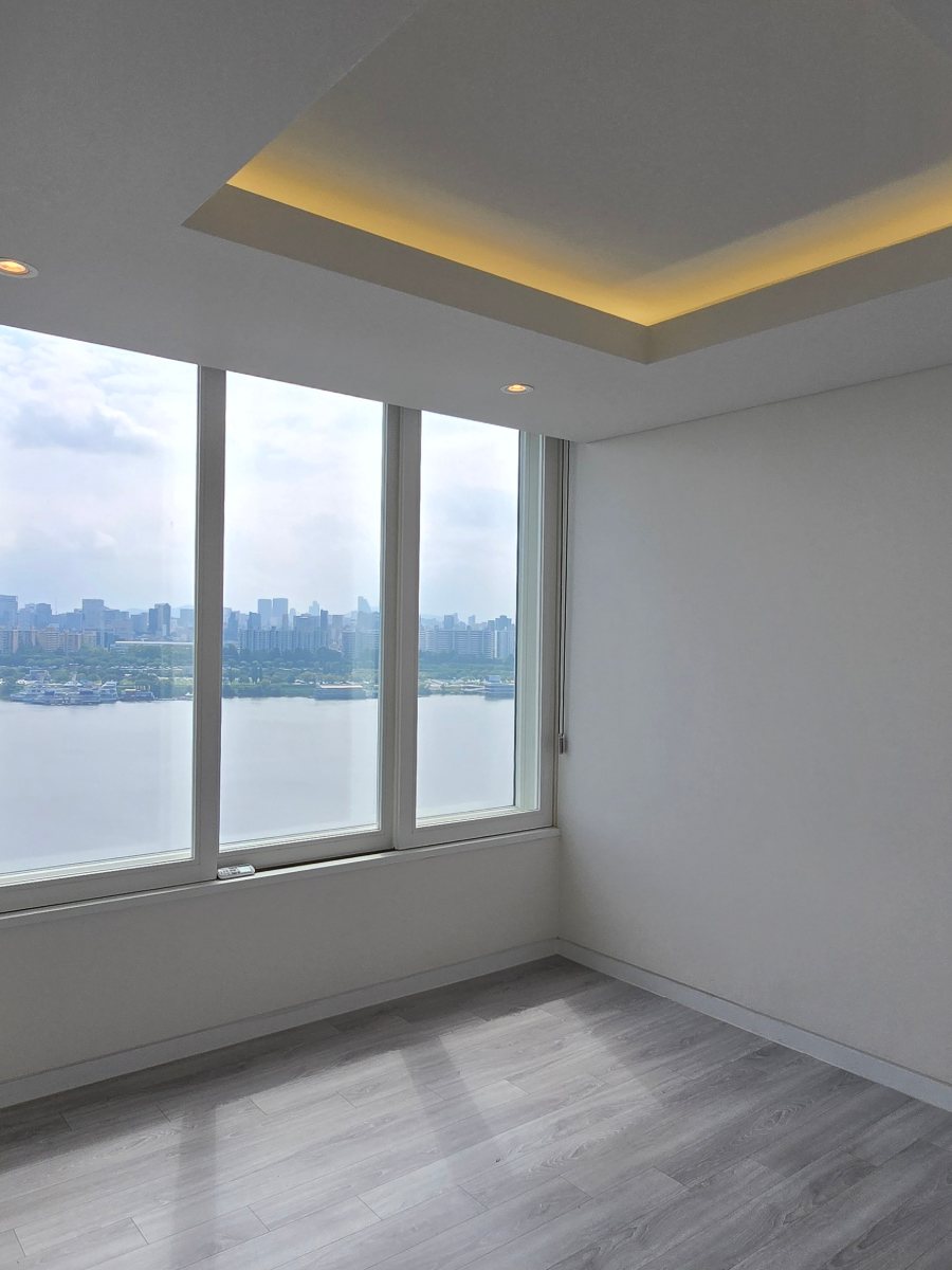 Subroom with Han River view